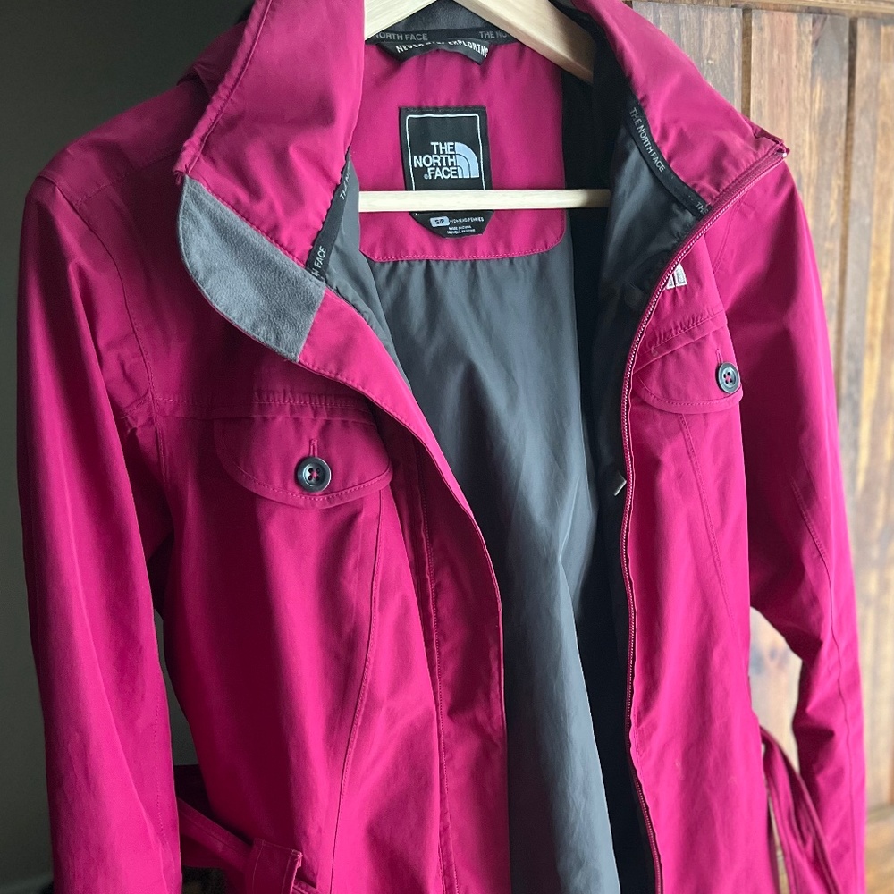 Women’s North Face Rain Jacket-  Small